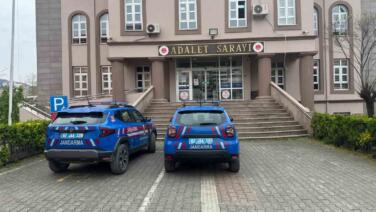 alaplida uyusturucu operasyonunda 7 kok kenevir ve esrar ele gecirildi LQtzN4ML