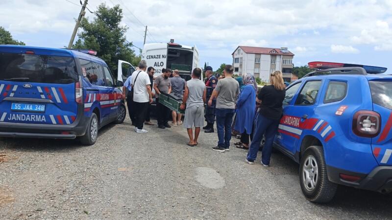 bafrada 92 yasindaki kadin tarlada yanmis halde bulundu KfS2NGjB