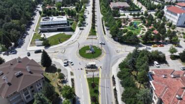 boluda trafik guvenligi icin yol cizgileri yenileniyor y5sUltwa