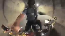 cankurtaran tuneli icinde tehlikeli anlar serit ihlali yapan otomobilin motosiklete temasi kamerada WLEBQCqQ