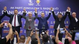 chpden istifa eden iki meclis uyesi ak partiye gecti rozetleri bakan kacir takti DMLL9Prx