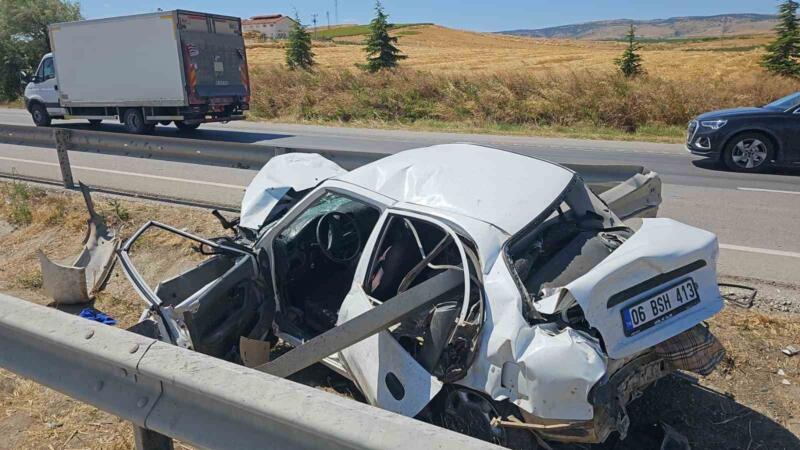 corumda tirla carpisan otomobil bariyerlere saplandi 1 yarali ipRqUear