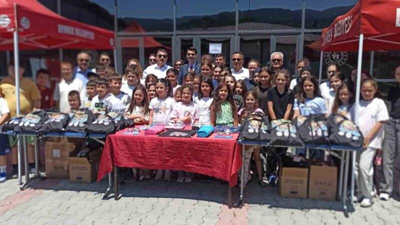 devrekte ogrencilere havuz malzemeleri hediye edildi e2nYufEv