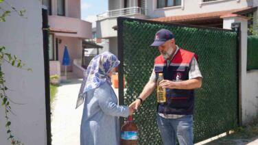 duzcede atik yag kampanyasina katilanlara sivi yag hediyesi HsOIRwry