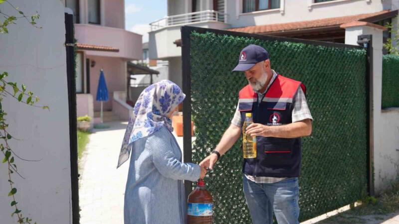 duzcede atik yag kampanyasina katilanlara sivi yag hediyesi HsOIRwry