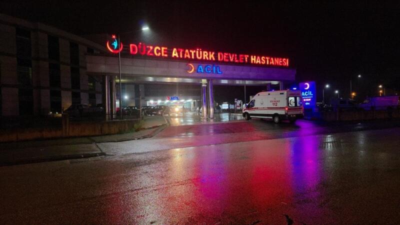 duzcede tarim araci devrildi 3 yarali LKmExWWw