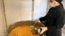 karabuk belediyesinden her gun 430 kisiye sicak yemek destegi BaN6EphY