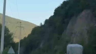 karabuk yenice kara yolunda tehlikeli sollamalar kamerada e1Sbiir7