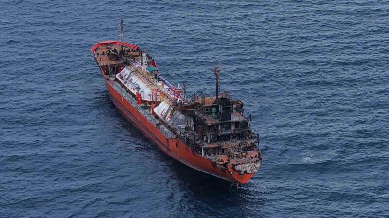 karadenizde dron saldirilarinda hasar alan bir gemi daha trabzona geldi 5P4TgNkZ