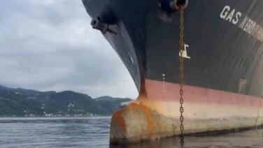 karadenizde dron saldirisina ugrayan lpg tankeri surmene tersanesinde tamir edilmeyi bekliyor 2tASQCB9
