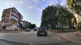karsi yonden gelen araclara ragmen sollama yapan surucu kamerada GuI2dsSA