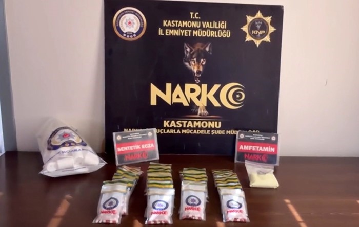 kastamonuda bin 699 adet sentetik ecza hapi ile 387 gram amfetamin ele gecirildi MCw8QyiS