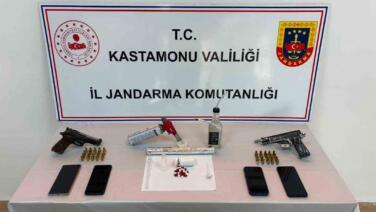 kastamonuda uyusturucu operasyonlarinda yakalanan 3 supheli tutuklandi zjzqBlXU