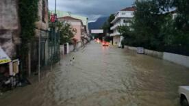 kastamonuyu sel vurdu is yerleri evler ve araclar su altinda kaldi nSHcctgM