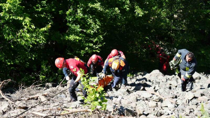 kayip iki arkadas dere yatagina yuvarlanan aracta olu bulundu MmbfUlVg