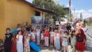 kuran kursunda egitim goren cocuklara dondurma ikrami rX4ts86S