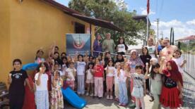 kuran kursunda egitim goren cocuklara dondurma ikrami rX4ts86S