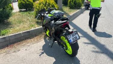 motosiklet ile elektrikli motosiklet carpisti 1 yarali 8hMpM2NJ