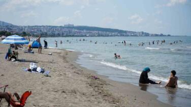 samsunda dalga ve ruzgar alarmi denize girmeyin cagrisi 1gOfVXKa