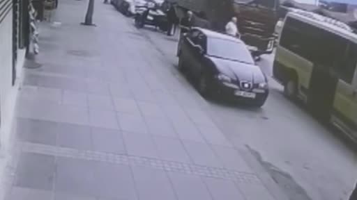 tirin altinda kalan yasli adam hayatini kaybetti ceZbEkYM