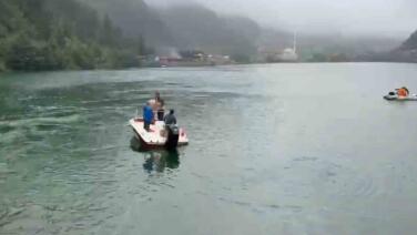 uzungole dusen cantayi kurtarmak icin suya atlayan 2 arap turistten 1i kurtuldu birisi kayip 4wAQFjJO