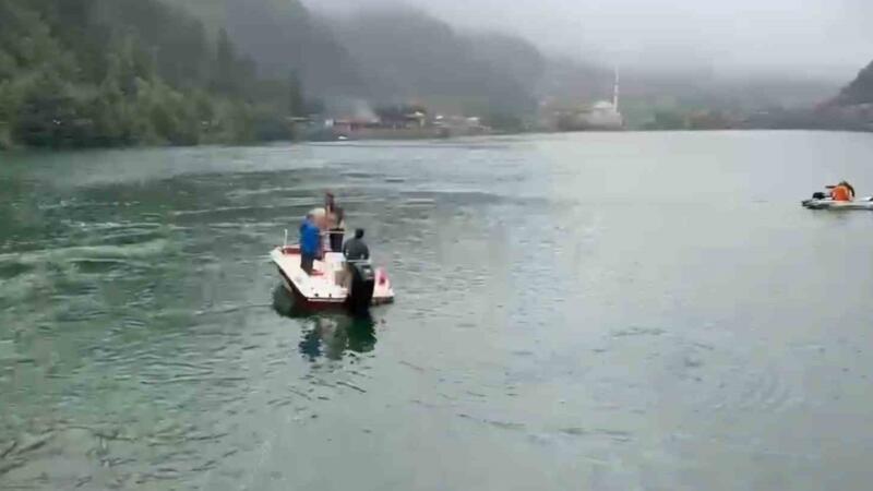 uzungole dusen cantayi kurtarmak icin suya atlayan 2 arap turistten 1i kurtuldu birisi kayip 4wAQFjJO