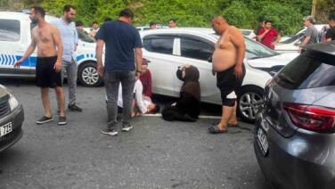 yolun karsisina gecerken otomobilin carptigi baba ve oglu agir yaralandi PHIPWrLK