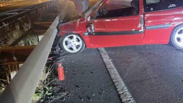 zonguldakta otomobil bariyerlere carpti 1 yarali yENxMsTw