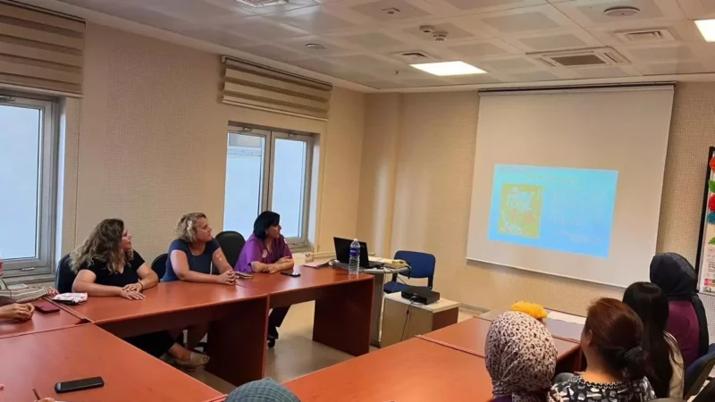 Saglik calisanlarina anne sutu egitimi verildi2