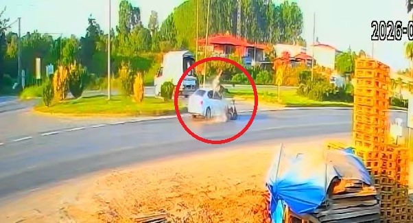 bisikletli genc kizin oldugu kaza kamerada XlBkEjAT