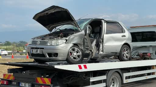 boluda hafif ticari arac ile otomobil carpisti 6 yarali TOmFLg7A