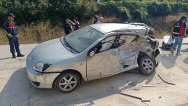boluda kamyon ile otomobil carpisti 3 yarali BuxcTM2J