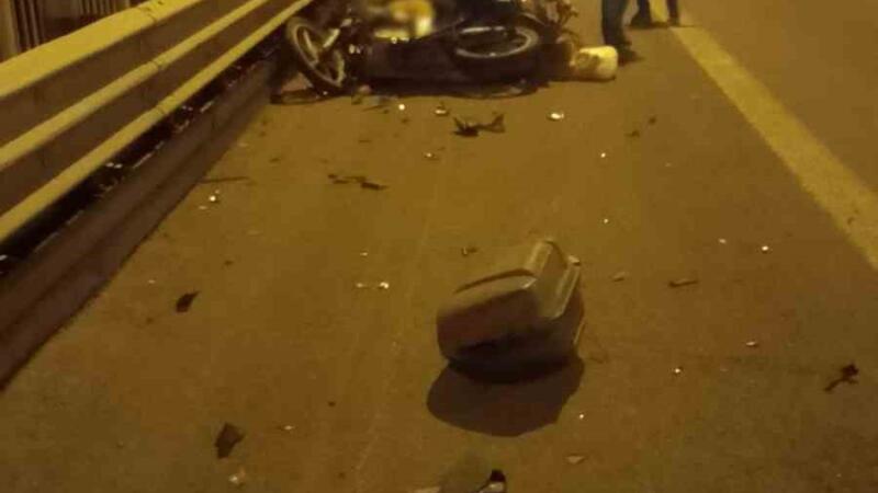 boluda kamyona arkadan carpan motosikletin surucusu hayatini kaybetti CebnjDnf