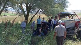 bugday yuklu traktor devrildi surucu yaralandi ny6M5OOc