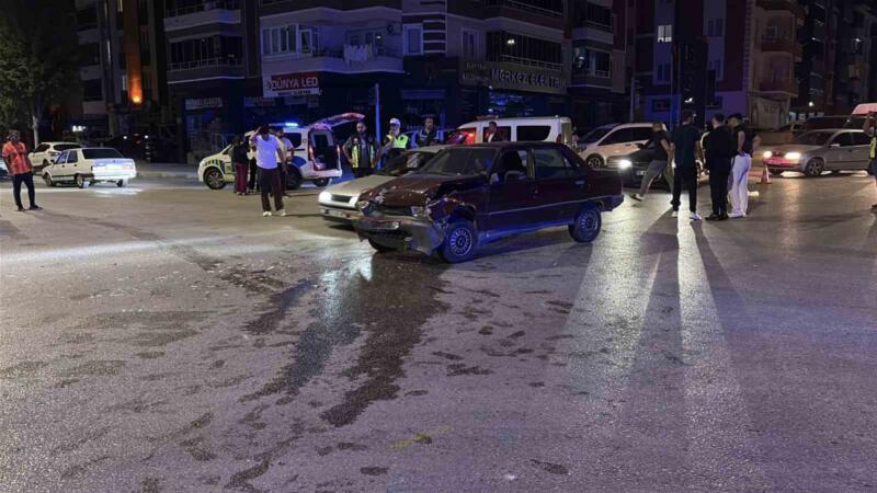 corumda kaza mahallinde arbede yardim etmek isteyen genc alkollu surucu tarafindan darp edildi DjQIAKPW