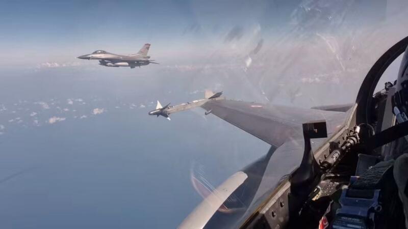 f 16 savas ucaklarindan karadenizde egitim ucusu ICHEgEeQ