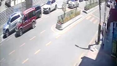 hafif ticari aracin yayaya carptigi anlar kamerada SRjzlj2u