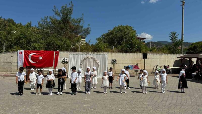 hanonunde kuran kursunu tamamlayan cocuklar icin toren duzenlendi Zgngk5Cj