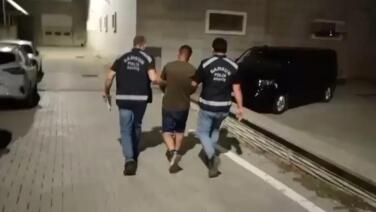 hirsizlik sucundan 12 yil hapis cezasiyla aranan sahis yakalandi p5KD8v7G