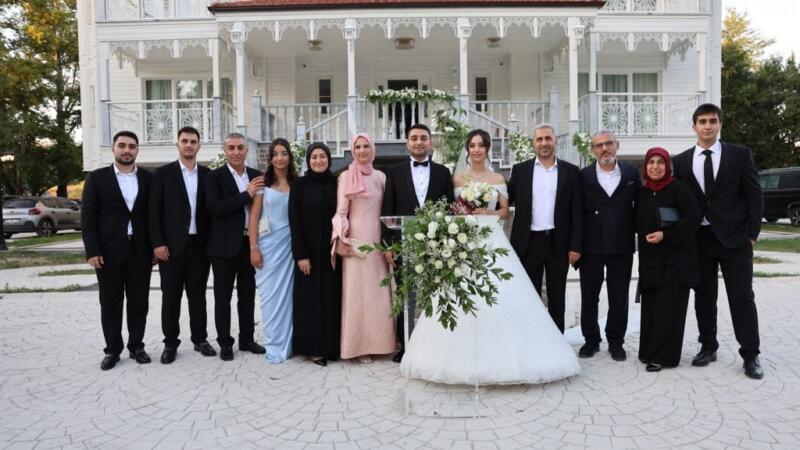 is siyaset ve cemiyet dunyasi bu dugunde bulustu S2AsClLS