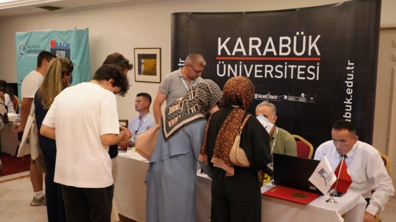 karabuk universitesi tercih gunlerinde izmirde adaylarla bulustu jL3nbe8i
