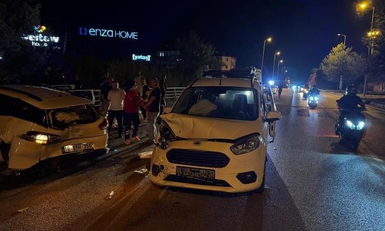 karabukte hafif ticari arac otomobile carpti 7 yarali ABmRiUVs