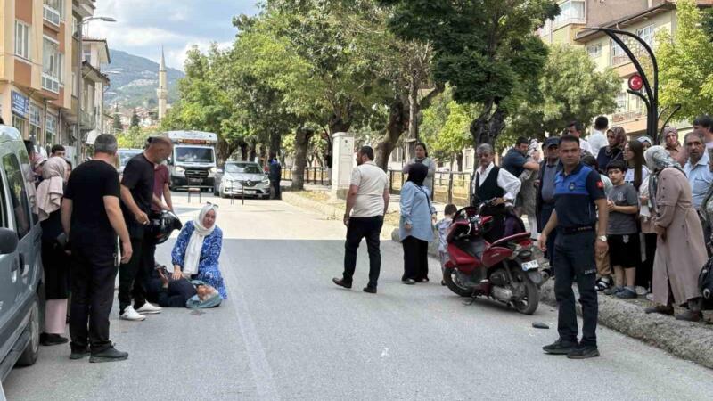 kastamonuda motosiklet yayaya carpti 2 yarali CZdW2KBU