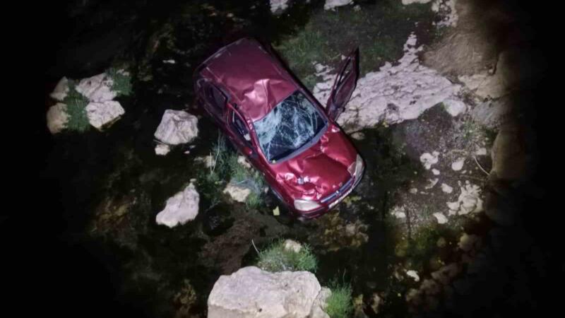 kastamonuda otomobil caya uctu 4 yarali iCcPYjSx