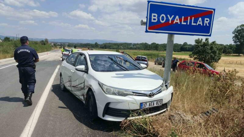 kastamonuda otomobil traktorle carpisti 2 yarali G4Bsnaqb