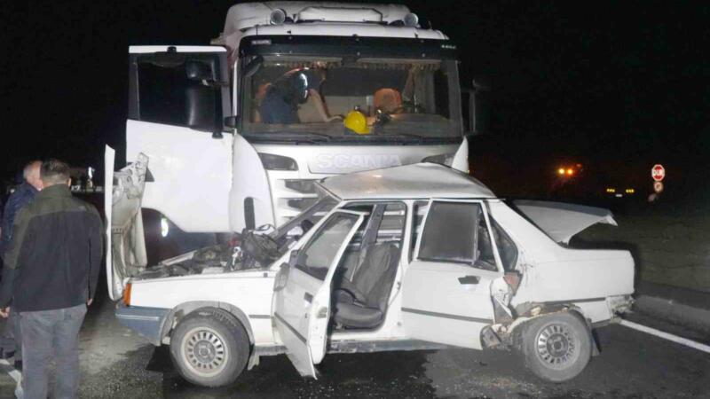 kastamonuda tir ile otomobil carpisti kazada surucu ile esi hayatini kaybetti gmIK95yu