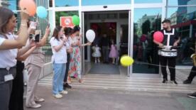 minik berra dogum gununde losemiyi yendi hastaneden bando ile ugurlandi egskmBOj