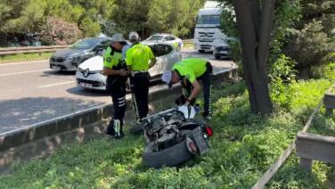 motosiklet kamyona arkadan carpti 2 yarali UzRx4KPQ