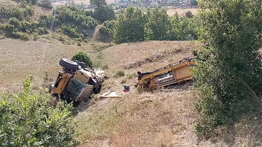 park halinde hareket eden bicerdover devrildi Wj24kcsV