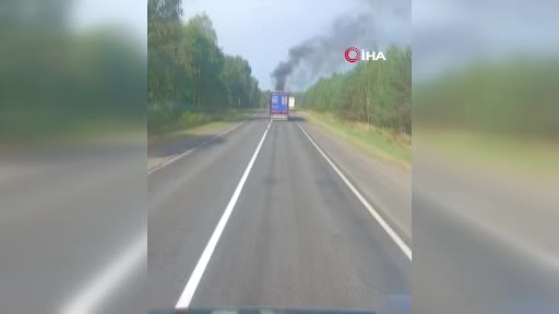 rusya belarus sinirinda tirlara dron saldirisi turk tircilar dehset anlarini kaydetti WyDlJSTj